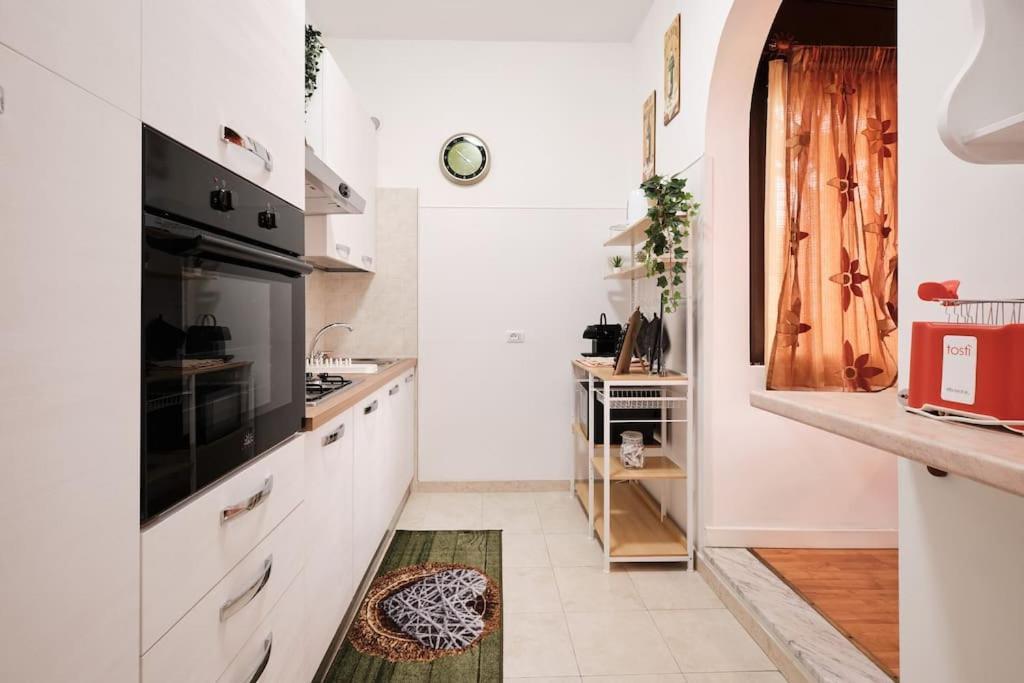 Penthouse 200 Meters From Metro Wi-fi And Ac Appartamento Roma